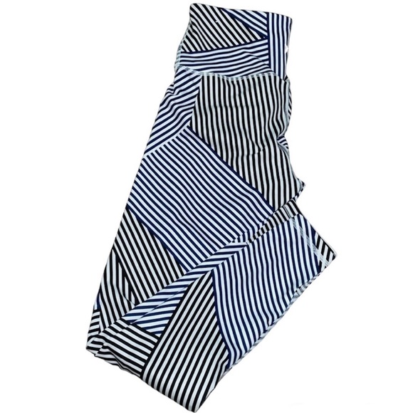 Old Navy Pants - Old Navy Active Go dry workout leggings Women’s size medium Stripes